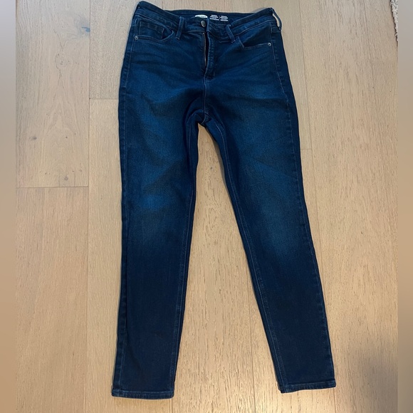 Women’s Old navy rockstar jeans - Size 8 - Picture 1 of 5